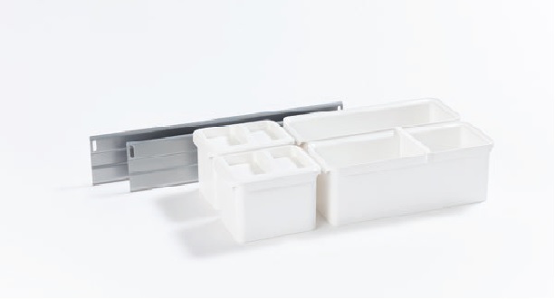 Набор емкостей №3 Юбокс, Диспенса / Диспенса Джуниор 300 мм, 2хбокса 1л., 2хбокса 2.1 л., 1хделитель, 2хкрышки, цвет Титан / емкости Белые Kessebohmer | официальный магазин